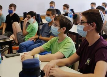 Israel vuelve a imponer el barbijo obligatorio en lugares cerrados