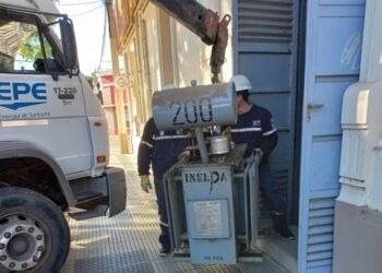 La EPE cambió un transformador en el barrio 30 de Octubre