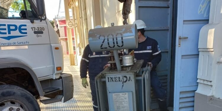 La EPE cambió un transformador en el barrio 30 de Octubre