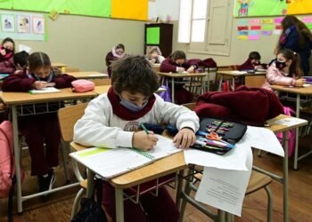 Los alumnos deberán aprobar el 70 por ciento de los contenidos para pasar de año