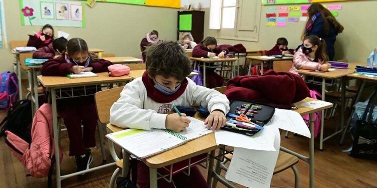 Los alumnos deberán aprobar el 70 por ciento de los contenidos para pasar de año
