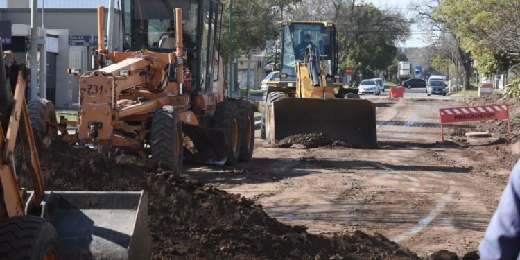 Realizan trabajos de pavimentación en el barrio Los Nogales