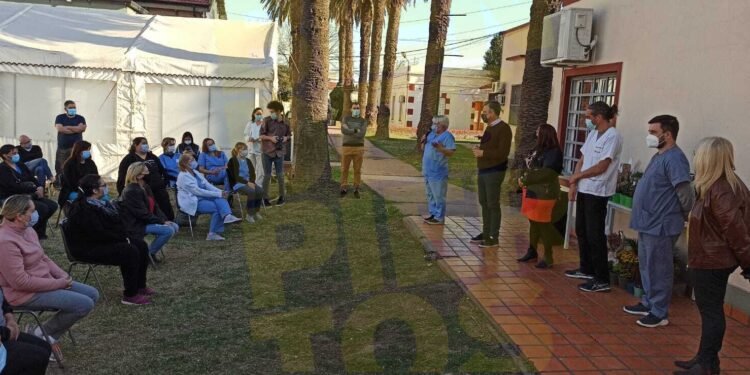 En el Día del Vacunador, rindieron homenaje a los rafaelinos que dan batalla al COVID