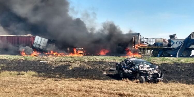 Impactante accidente en la RN 34: 5 camiones y un patrullero involucrados