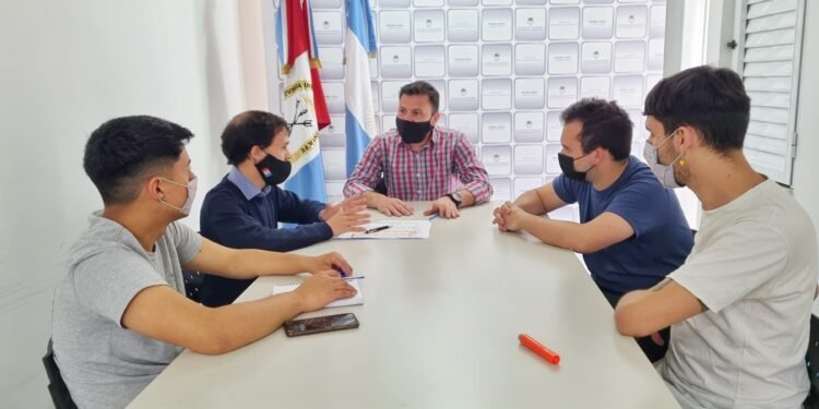 Funcionario del área educativa provincial se reunió con el senador Calvo