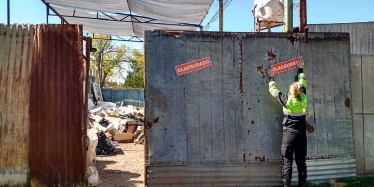 El Municipio denunció a un local de compra-venta de metales por no regularizar su situación