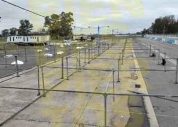 Ya trabajan para armar las carpas en los boxes del autódromo