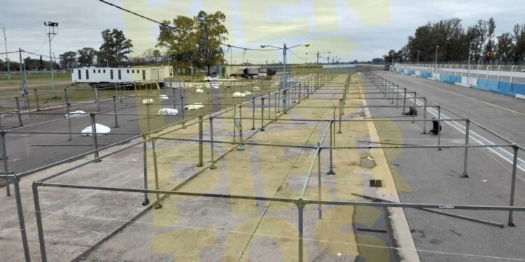 Ya trabajan para armar las carpas en los boxes del autódromo