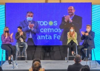 La Lista Celeste y Blanca, del gobernador Perotti, cerró su campaña