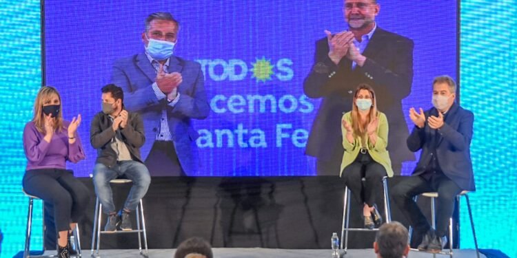 La Lista Celeste y Blanca, del gobernador Perotti, cerró su campaña