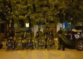 Sucede esta noche: la Federal allana un kiosco con «anexo» narco