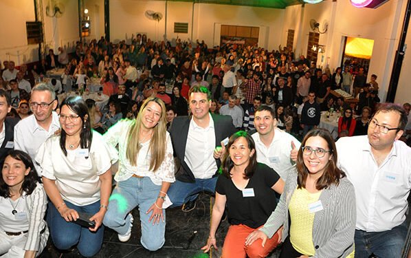 Delvis Bodoira y Juan Argañaraz fueron anfitriones en una cena show que sorprendió