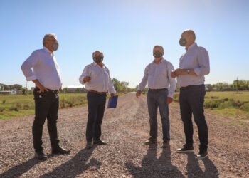 Perotti firmó convenios en Ramona y Aldao para Caminos de la Ruralidad