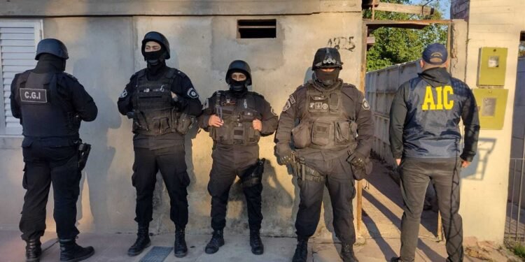 Allanamientos de la AIC en dos barrios de la ciudad