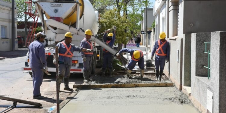 A buen ritmo se inició la reparación de veredas en el macrocentro