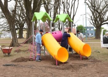 Se colocaron nuevos juegos en la plaza Normando Conti