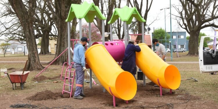 Se colocaron nuevos juegos en la plaza Normando Conti