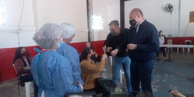 Ya hay dos millones de santafesinos que tienen esquema completo de inmunización contra el COVID