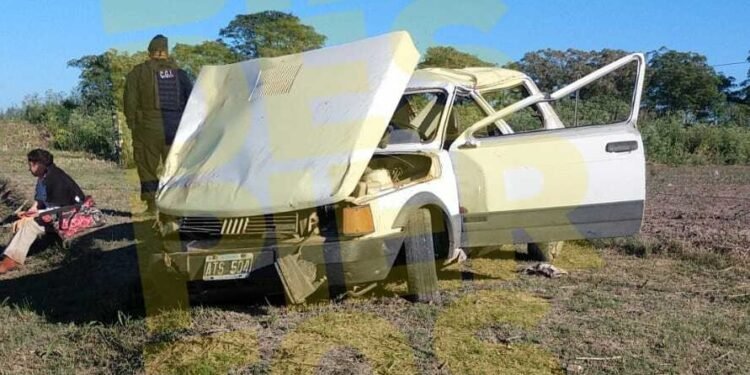 Volcó un auto que circulaba por el desvío del tránsito pesado