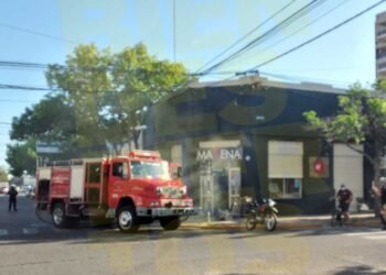 Bomberos intervinieron en un siniestro en pleno centro de la ciudad