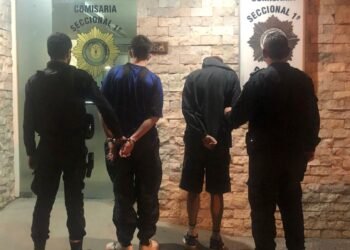 La GUR sorprendió a jóvenes haciendo pintadas con grafitis en el edificio de la EPE