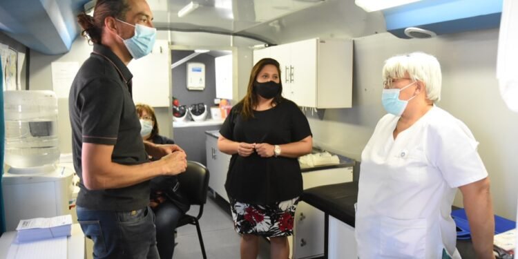 El Ómnibus Sanitario volvió a Rafaela en Acción para fortalecer la atención primaria en los barrios