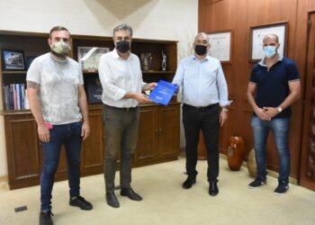 Calvo entregó recursos para el Festival del Teatro y la Maratón 21K