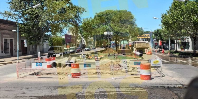 Colocan nuevo colector cloacal en Bv. Roca y licitan otro para calle Francia