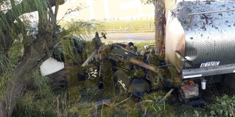Tremendo accidente de un camión cisterna con leche cruda en Sa Pereyra