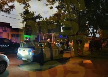 Quiso esquivar a unos chicos y terminó en el piso y herido