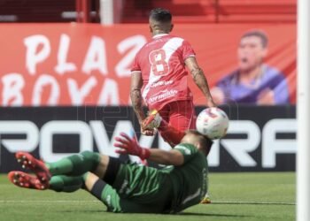 Argentinos Juniors lo definió sobre el final frente a Colón en la Paternal