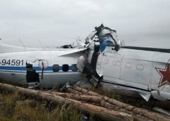 Murieron 16 personas al estrellarse un avión en Rusia
