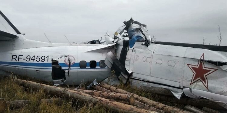Murieron 16 personas al estrellarse un avión en Rusia