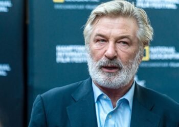 Conmoción en Hollywood: Alec Baldwin mató accidentalmente a una asistente en una filmación