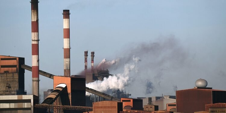 La Agencia Internacional de Energía pidió recortar las emisiones de gases a nivel global