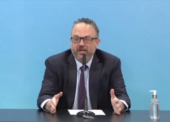 Kulfas afirmó que «se está evaluando» modificar la prohibición de despidos y la doble indemnización