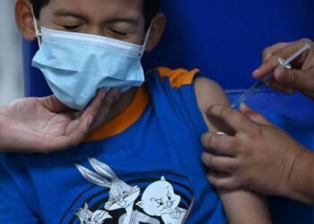 Distribuyen más de 2 millones de dosis de Sinopharm destinadas a vacunar a menores