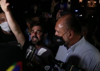 Perotti y Javkin fueron agredidos en una multitudinaria marcha contra la inseguridad en Rosario