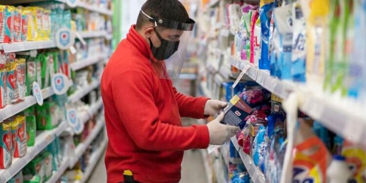 ¿Servirá? El Gobierno retrotrajo precios de 1.432 productos al 1 de octubre