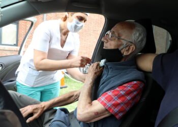 Vacunan con dosis de refuerzo: llegaron más de 6 mil vacunas AstraZeneca