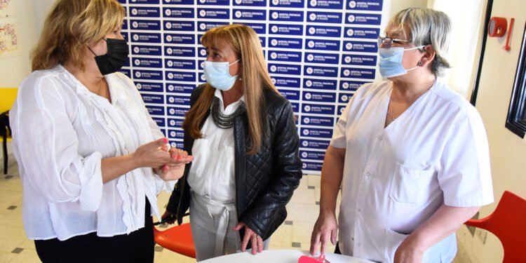 Comenzó la aplicación de dosis de refuerzo al personal de salud en toda la provincia