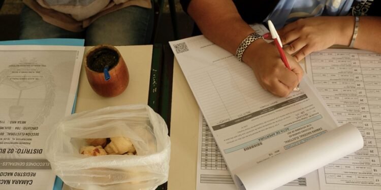 Cerraron los comicios en todo el país con al menos un 71% de participación