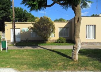 Entregan medio millón de pesos para una biblioteca popular en Esmeralda