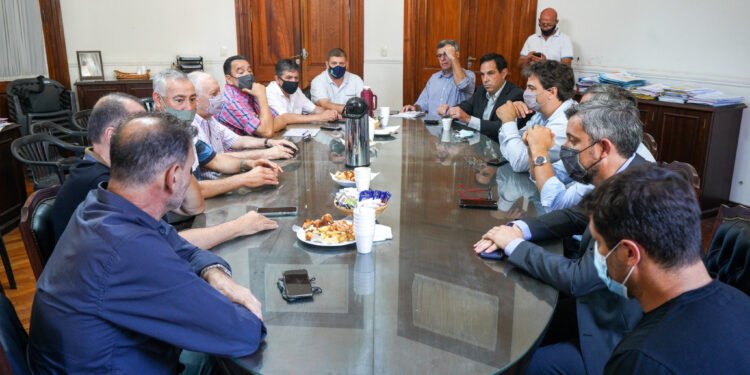 Municipales acordaron un incremento salarial y cierran el año con 52% de aumento