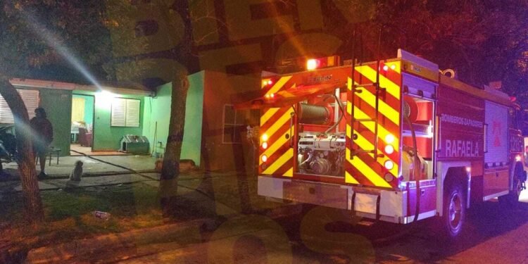 Incendio en un domicilio de barrio Jardín: investigan las causas