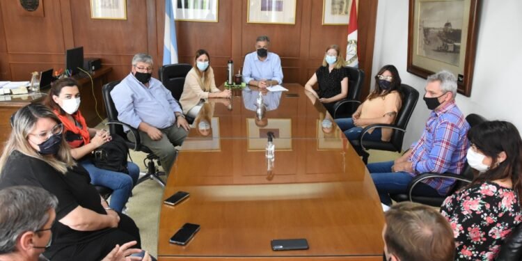 Extenderán redes domiciliarias de cloacas y vecinos pagarán con ahorro previo