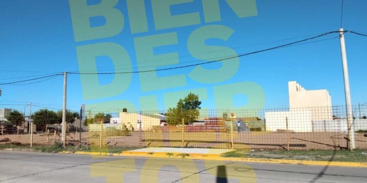 Comenzaron a construir la nueva sucursal de Supermercados Pingüino en barrio Mora