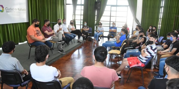 Entrenamiento para el Trabajo: 48 jóvenes comienzan sus prácticas en empresas de la ciudad