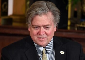 El FBI arrestó a Bannon por negarse a declarar en el juicio por el asalto al Capitolio