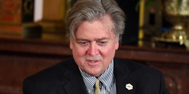 El FBI arrestó a Bannon por negarse a declarar en el juicio por el asalto al Capitolio